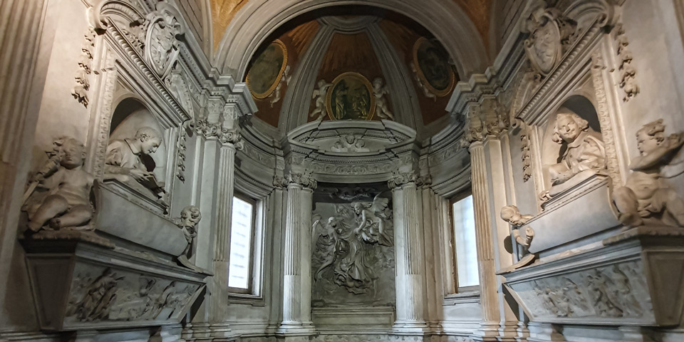 Innenraum der von Gian Lorenzo Bernini entworfenen Raimondi-Kapelle