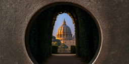 Malteser-Schlüsselloch: Blick auf den Petersdom vom Aventin