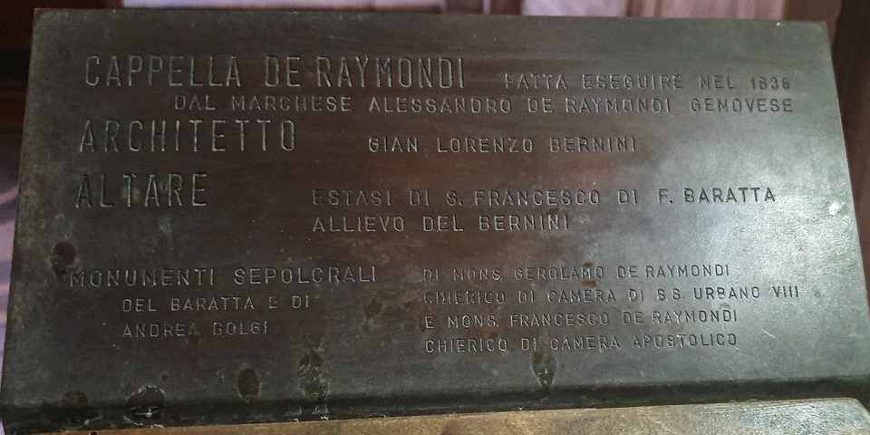 Hinweistafel zu Bernini und seinen Mitarbeitern in der Raimondi-Kapelle