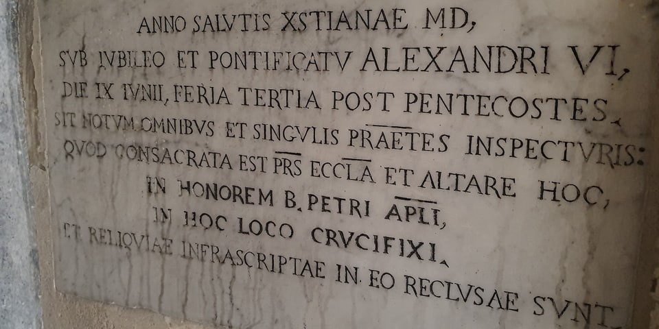 Lateinische Tafel zur Weihe von San Pietro in Montorio im Jahr 1500 unter Papst Alexander VI.