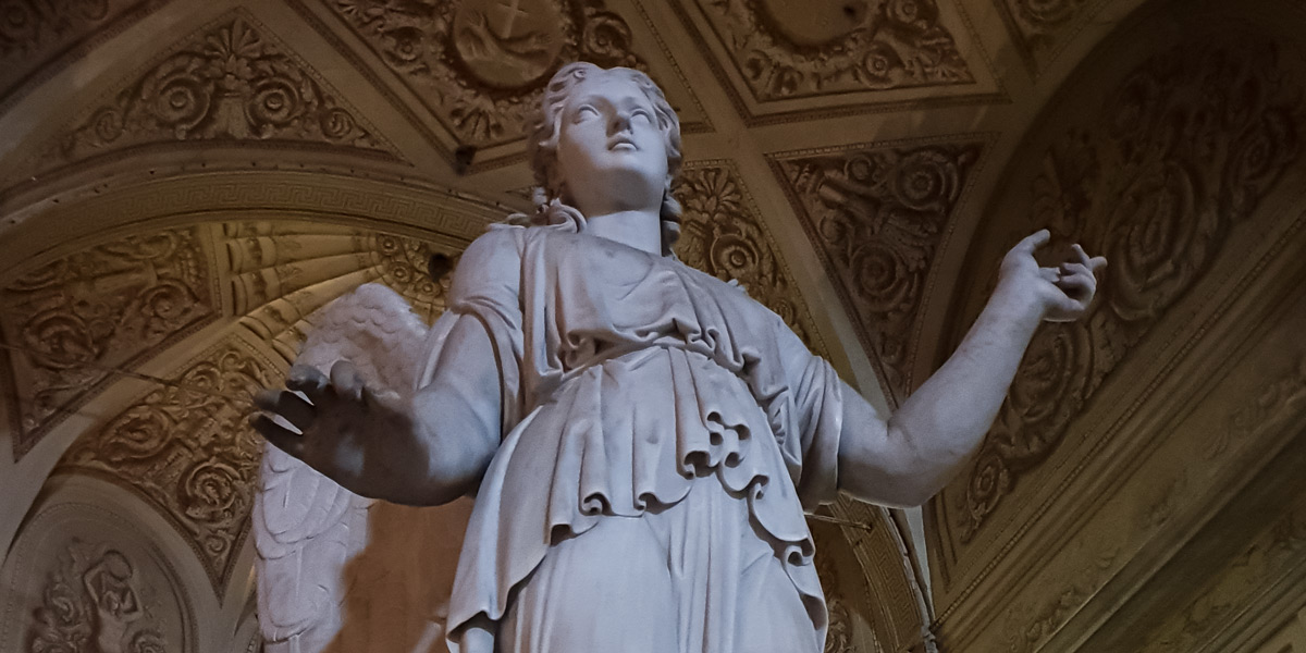 Marble angel beside the high altar inside San Pietro in Montorio