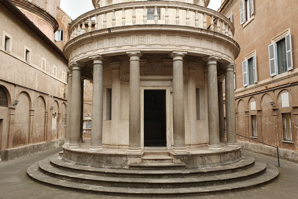 Dorische Granitsäulen und Eingang von Bramantes Tempietto bei San Pietro in Montorio